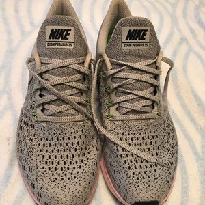Size 9.5 Nike shoes